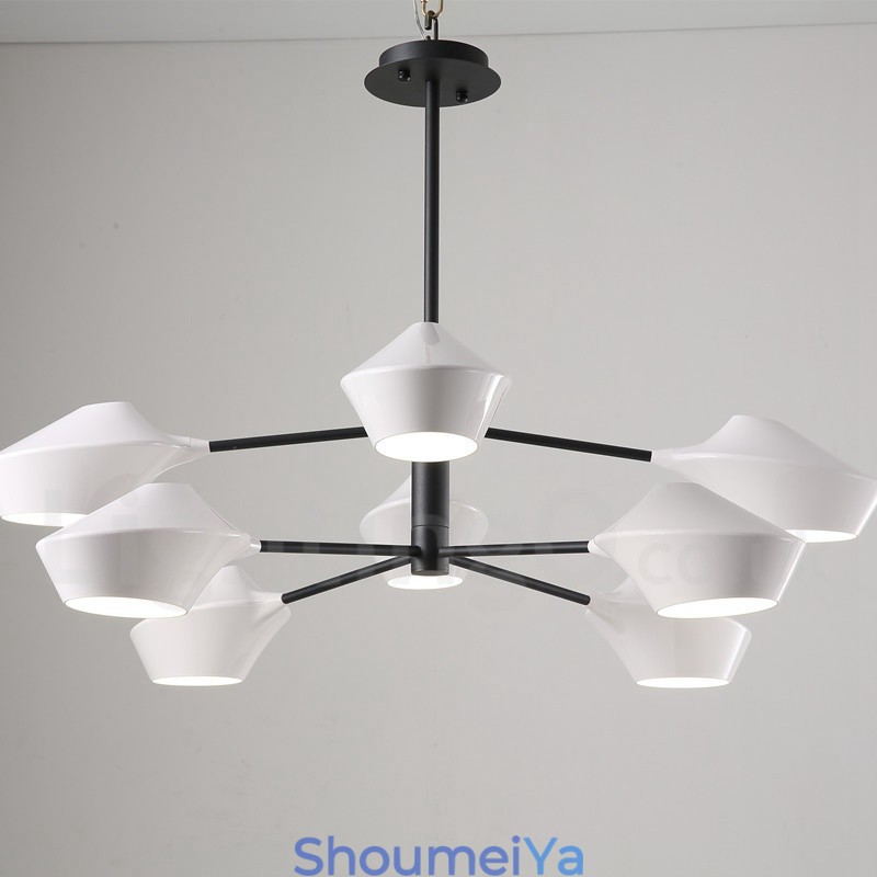 モダンで現代的なパイプシャンデリア、ホワイトブラックのアクリルシェード付き