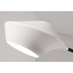 モダンで現代的なパイプシャンデリア、ホワイトブラックのアクリルシェード付き