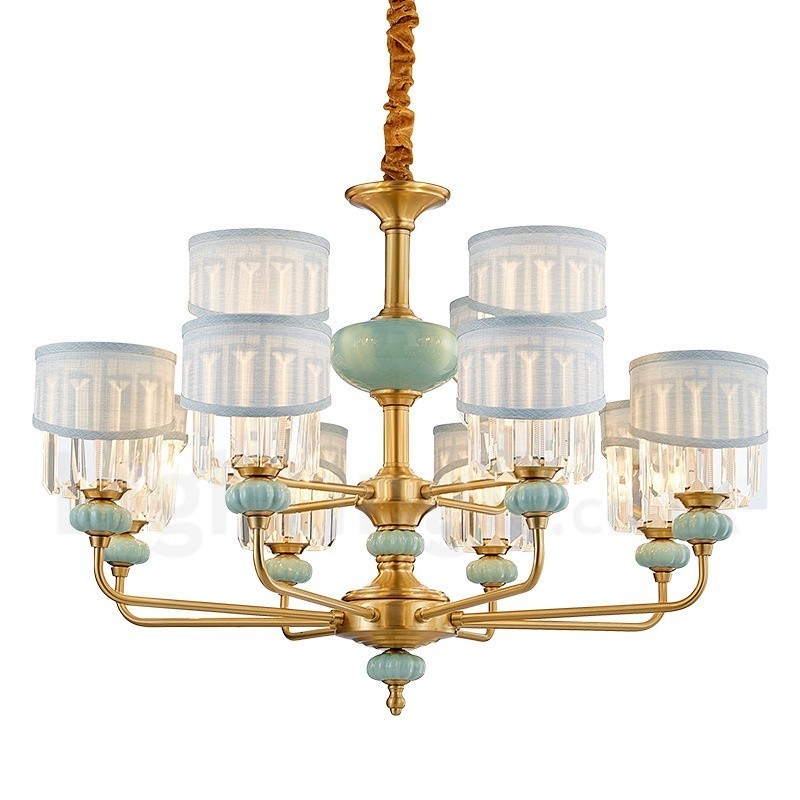 純真鍮の贅沢な素朴なレトロヴィンテージ真鍮セラミックペンダントキャンドルシャンデリア、ファブリックとクリスタルシェード付き