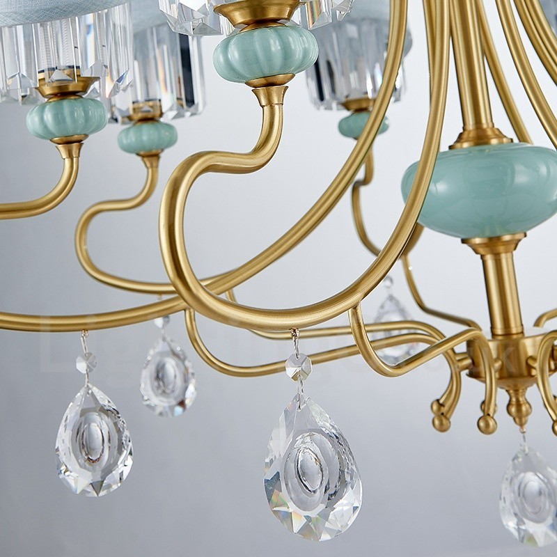 純真鍮の贅沢な素朴なレトロヴィンテージ真鍮セラミックペンダントキャンドルシャンデリア、ファブリックとクリスタルシェード付き