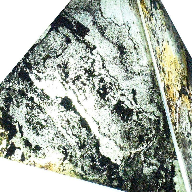 幾何学的なペンダントライト ダイヤモンド型 3D 半透明デザイン