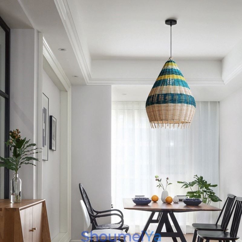 竹と籐のペンダントライト ストライプ模様の間隔 手編みのランプシェード 天井ランプ