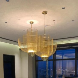 北欧のグリッドデザイナークリエイティブでユニークな形状のアート装飾ペンダントライト