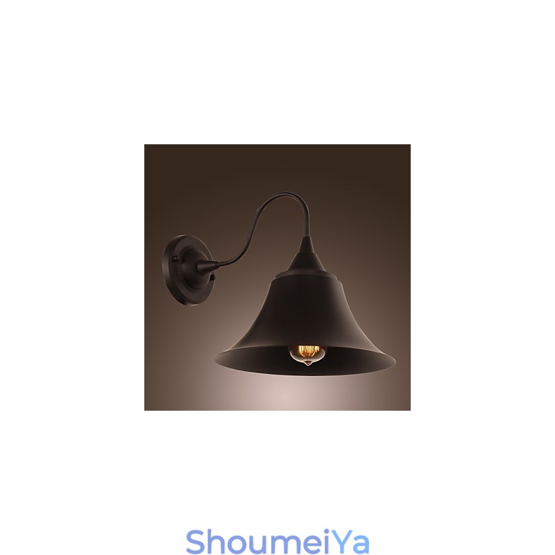 レトロなメタルシェードとブラケットを備えた芸術的なウォールライト