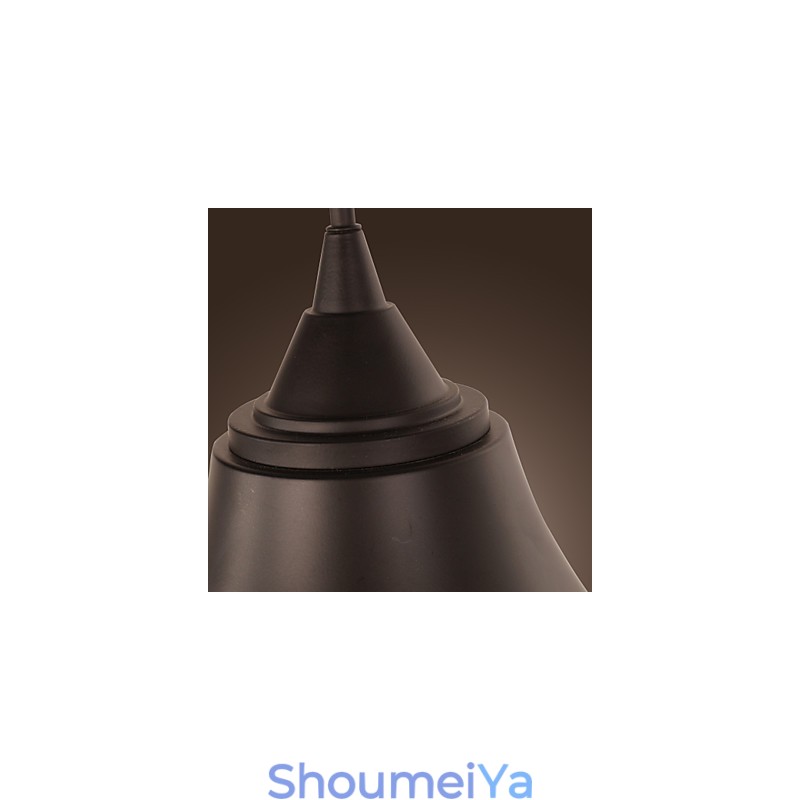 レトロなメタルシェードとブラケットを備えた芸術的なウォールライト