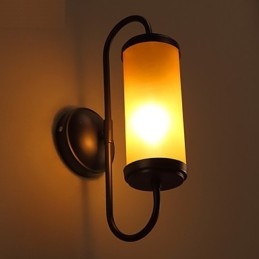 縮小され、現代的なアメリカのカントリーは古代の方法を復元するキャンドルスティックの壁ランプライト