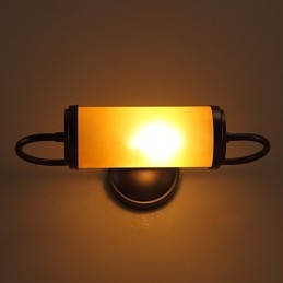 縮小され、現代的なアメリカのカントリーは古代の方法を復元するキャンドルスティックの壁ランプライト