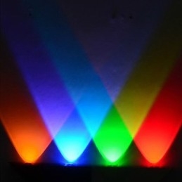 黒と銀色のシックな三角形スタイルのデザインのモダンな壁ライト