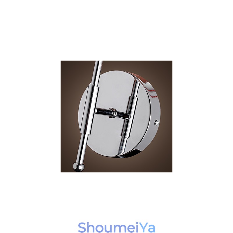 温かみのある光が差し込むシンプルなデザインのウォールライト