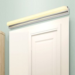 モダンで現代的なクローム機能を備えたアンビエントライトバスルーム照明ウォールライト