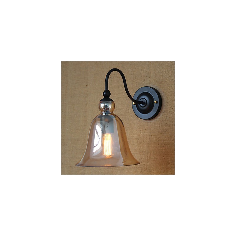 アメリカの田舎のミニマリストのリビングルームの廊下の装飾されたガラスの壁取り付け用燭台