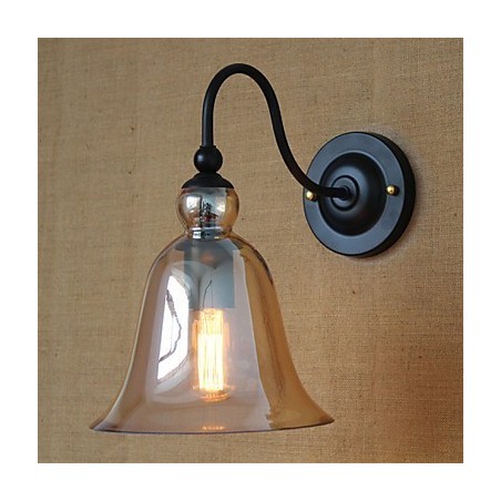 アメリカの田舎のミニマリストのリビングルームの廊下の装飾されたガラスの壁取り付け用燭台