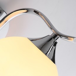 モダンで現代的な壁取り付け用燭台