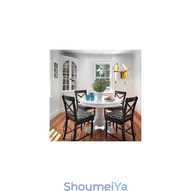 ミニスタイルのアンビエントライトに統合されたシンプルで伝統的なクラシックカントリーゴールド機能