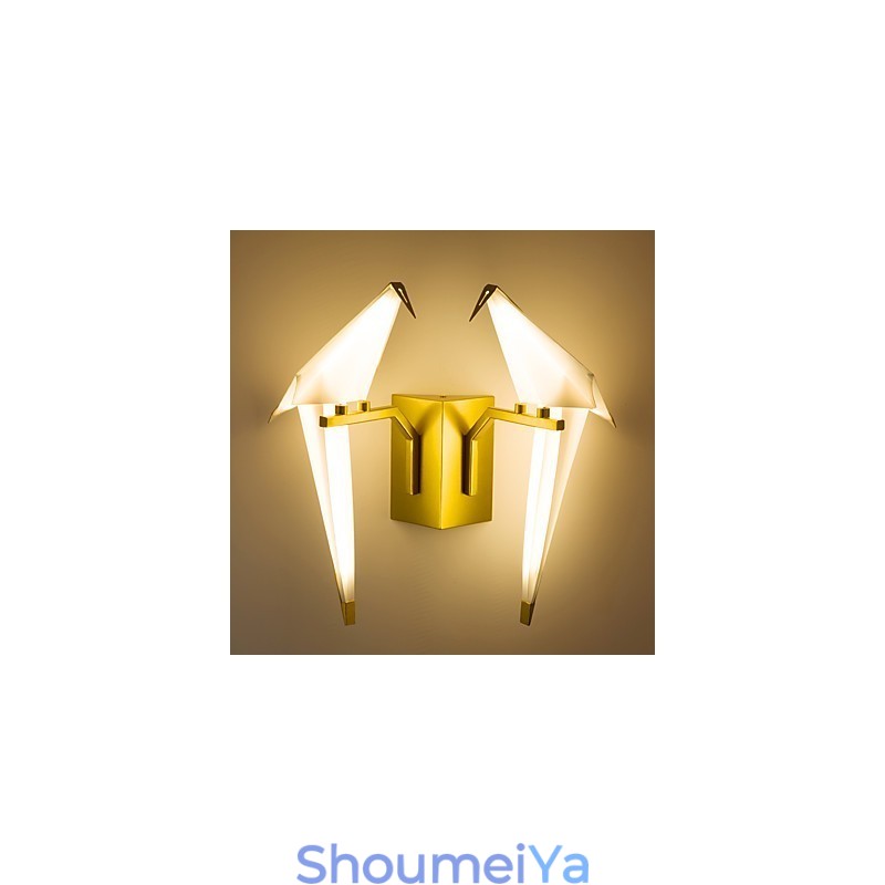 ミニスタイルのアンビエントライトに統合されたシンプルで伝統的なクラシックカントリーゴールド機能