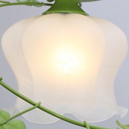 バレンタインデー バラ園の花と植物がドームの光を吸収