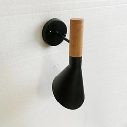 モダンでシンプルなリビングルームのベッド錬鉄模造木製壁ランプ