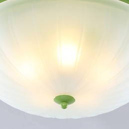 バレンタインデーの庭の花と植物がドームの光を吸収する