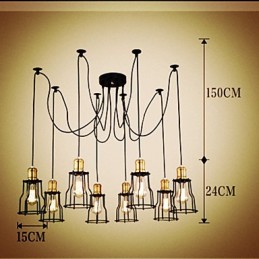 カントリーデザイナーが金属製シャンデリアをペイント
