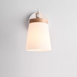 ガラスシェードと金属ベースの壁ランプは、アンビエントライト、壁取り付け用燭台、壁ライトを備えています