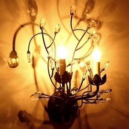 モダンで現代的な伝統的クラシックな素朴なロッジカントリーの絵画がクリスタルアップライトに映える