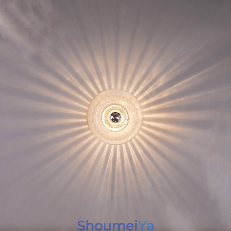 影のない電球の壁取り付け用燭台、モダンで現代的な天井照明