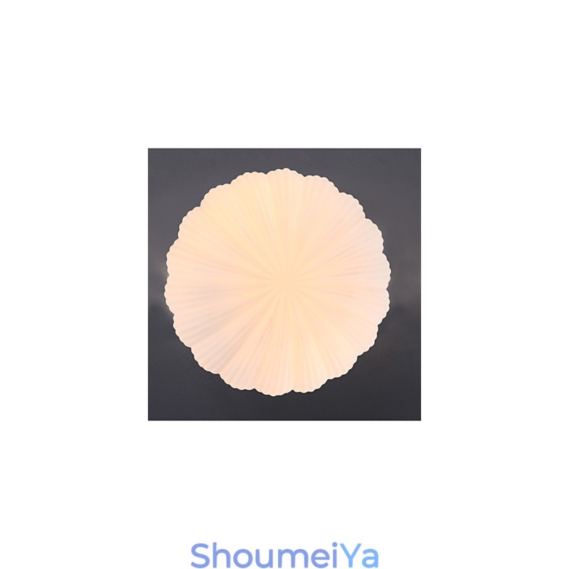 ドームの光を吸収する北欧のクリエイティブなガラスシェル