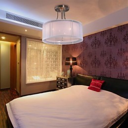 モダンなアクリル製フラッシュマウント、3つのライト付きシリンダーデザイン