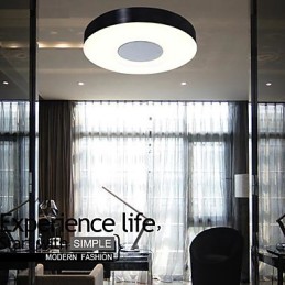 モダンで現代的なブラシ仕上げのメタルフラッシュマウント