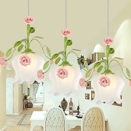 バレンタインデーの庭の花と植物がドームの光を吸収する