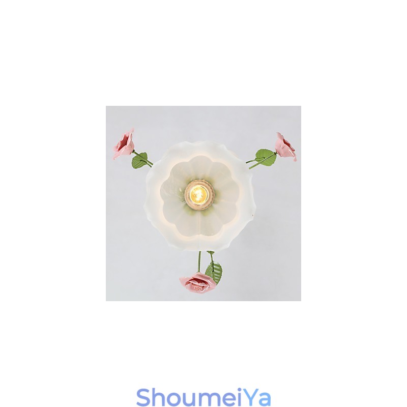 バレンタインデーの庭の花と植物がドームの光を吸収する