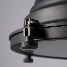 黒のレトロな鉄製ペンダントランプとガラスシェードのショップ