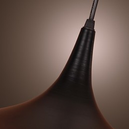 現代的なアルミ製ペンダントライト、ブラックシェード付き